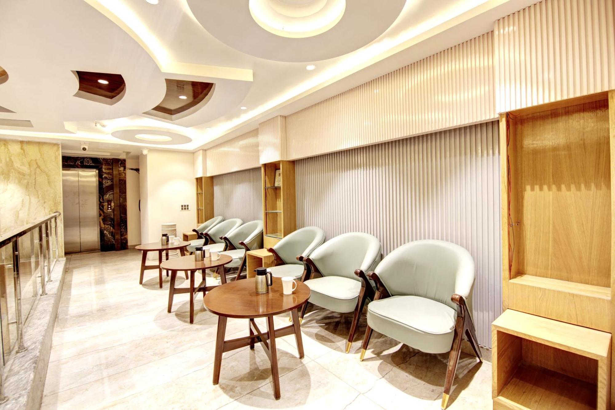 Hotel Krishna Plaza 'New Delhi' - By M S Hospitality Εξωτερικό φωτογραφία