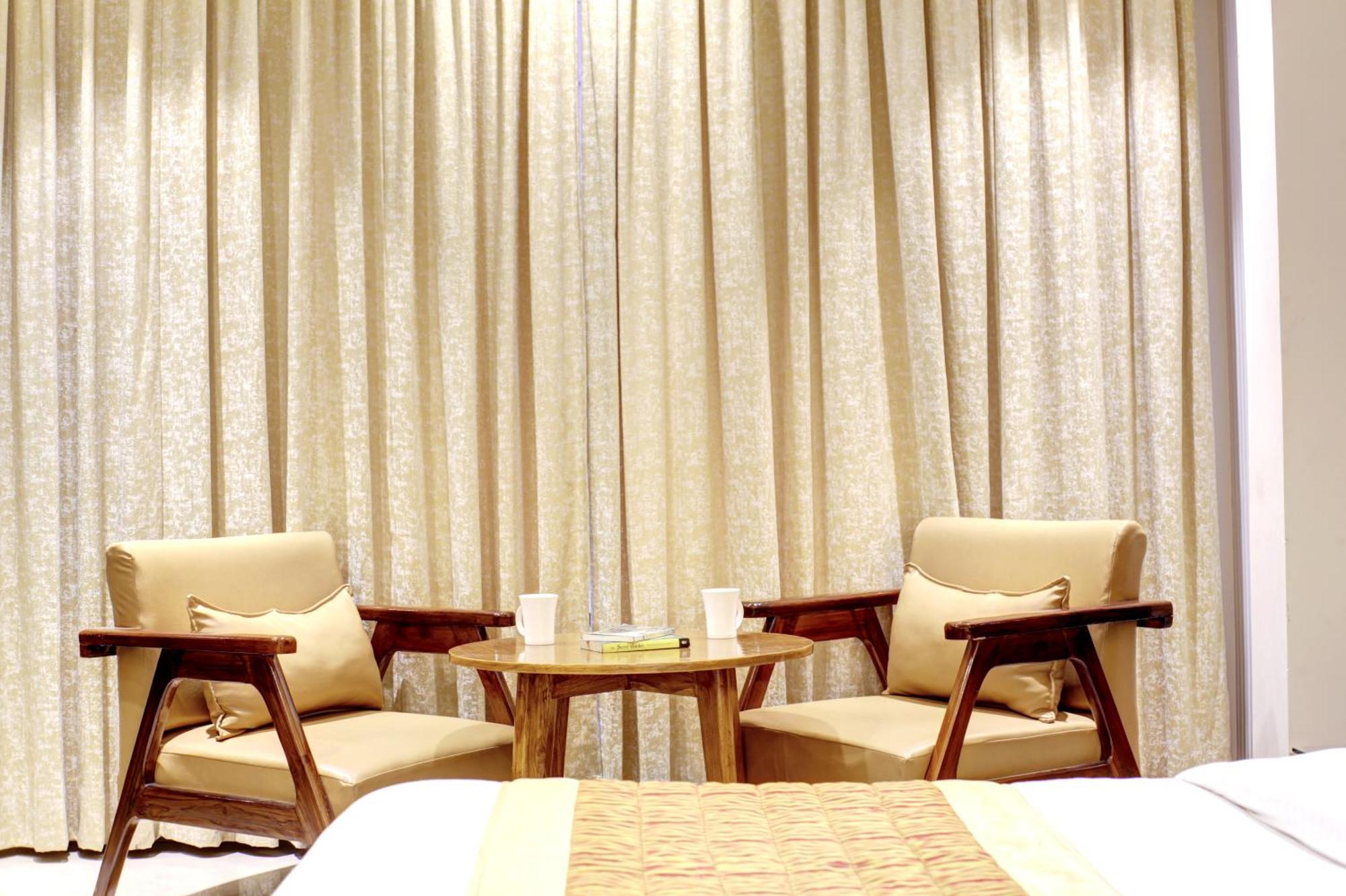 Hotel Krishna Plaza 'New Delhi' - By M S Hospitality Εξωτερικό φωτογραφία