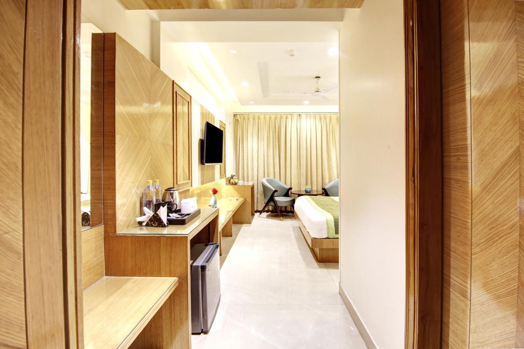 Hotel Krishna Plaza 'New Delhi' - By M S Hospitality Εξωτερικό φωτογραφία