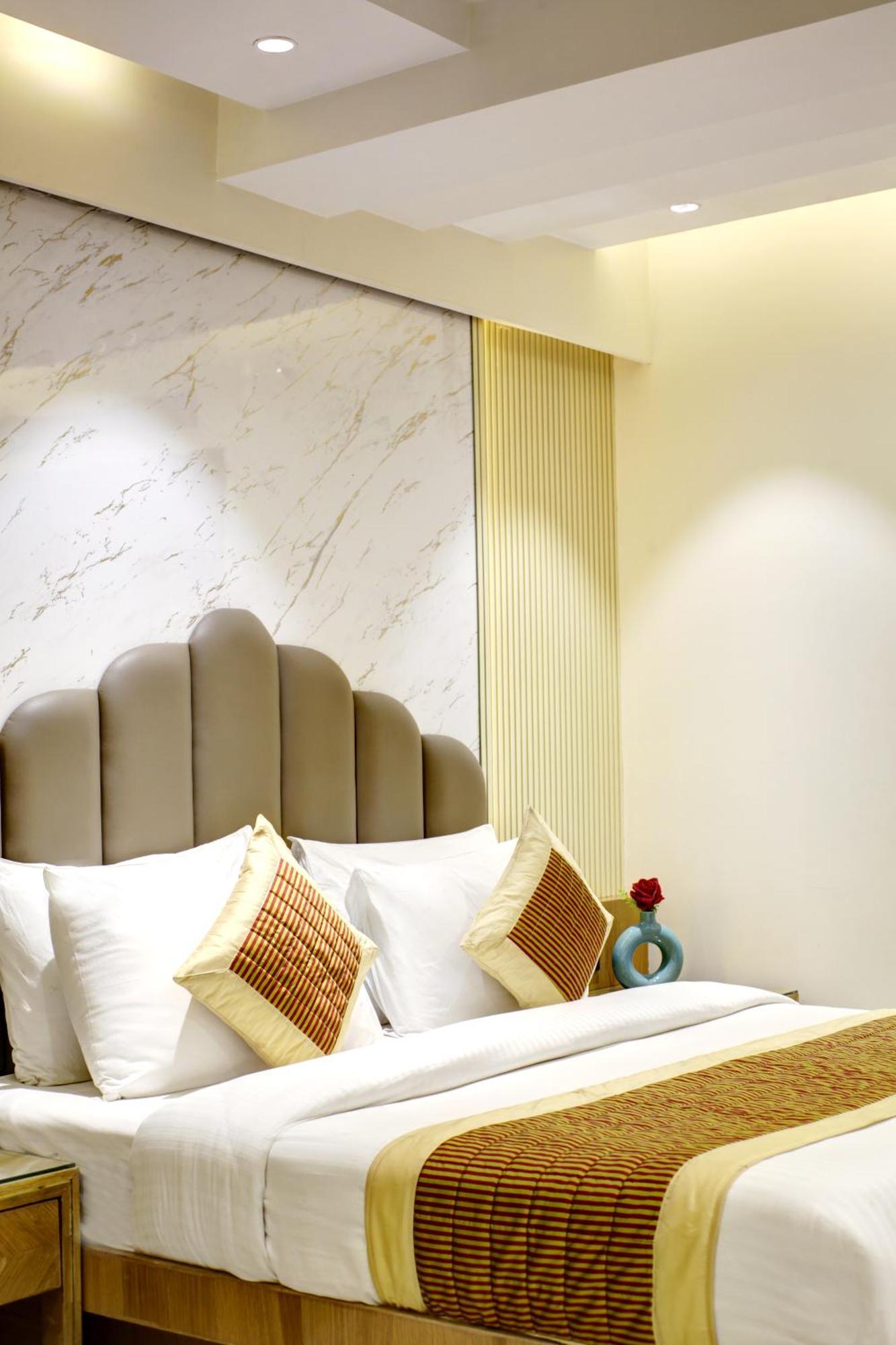 Hotel Krishna Plaza 'New Delhi' - By M S Hospitality Εξωτερικό φωτογραφία