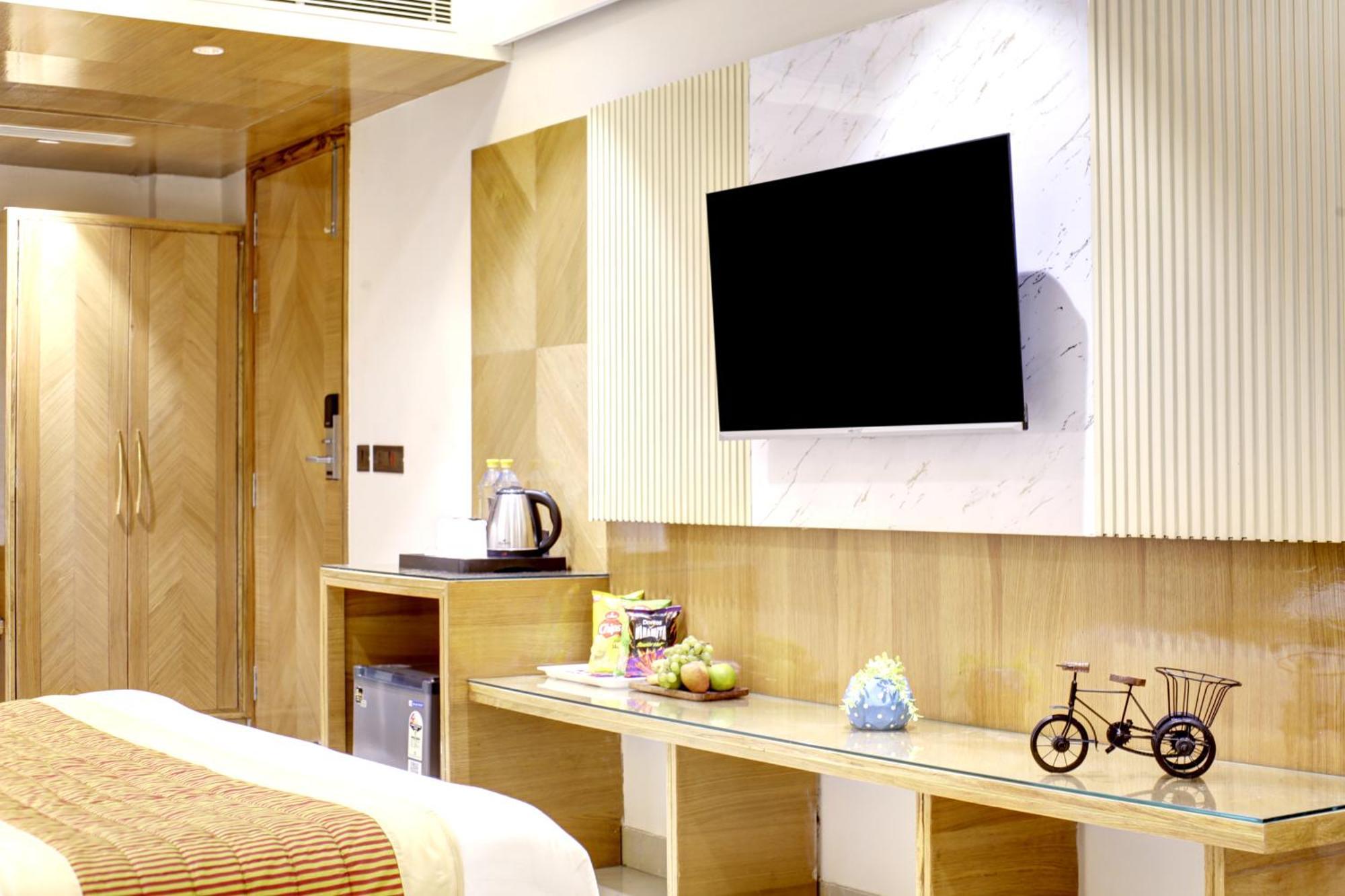 Hotel Krishna Plaza 'New Delhi' - By M S Hospitality Εξωτερικό φωτογραφία