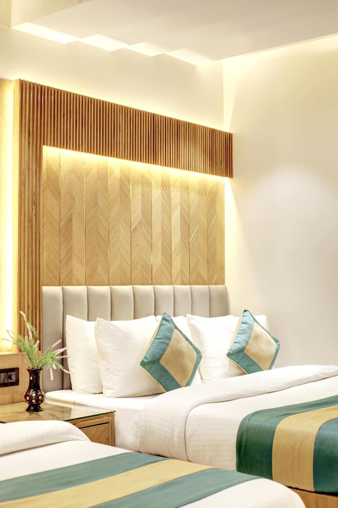 Hotel Krishna Plaza 'New Delhi' - By M S Hospitality Εξωτερικό φωτογραφία